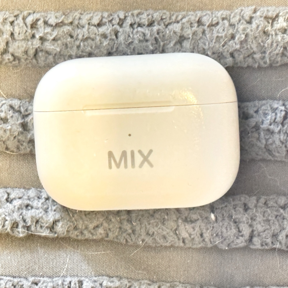 AirPod Pro (2nd generation) lightning charging case